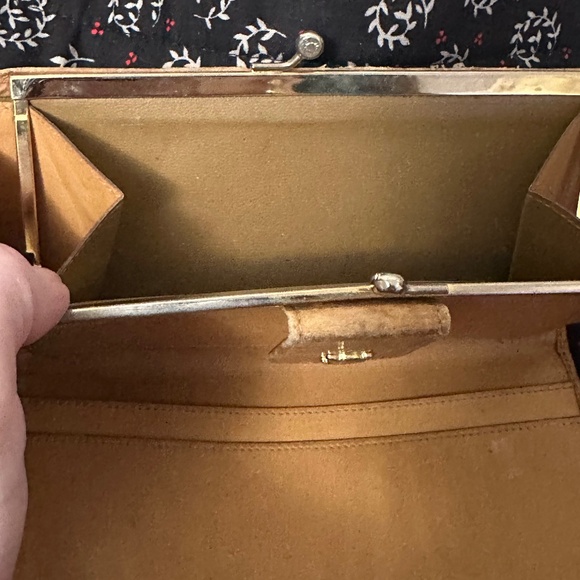 Vintage Celine Macadam - Ladies long wallet in beige. Kiss lock. Snap front. - Picture 11 of 16